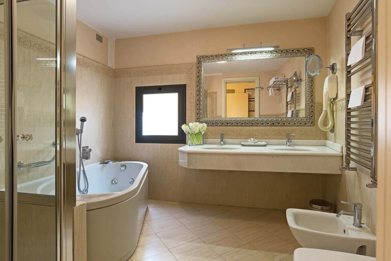 Atlantic Suite bathroom - Atlantic Palace Florence