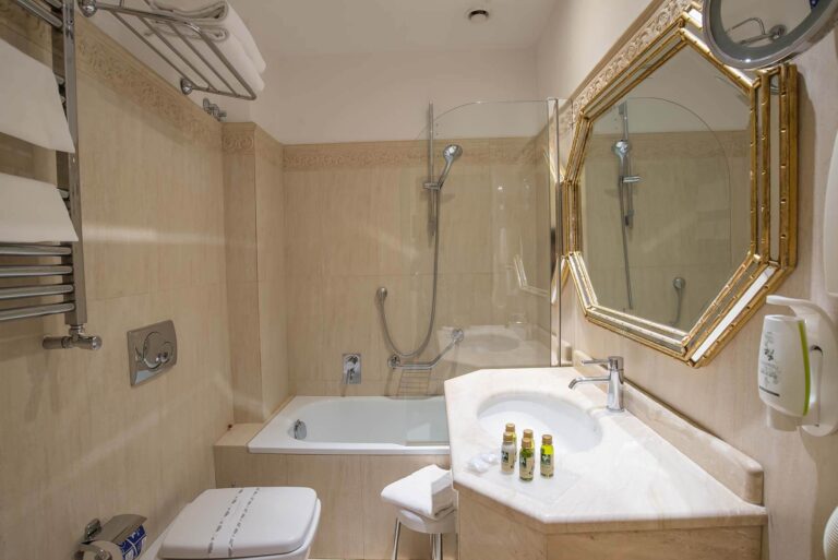 Small Double Bathroom - Atlantic Palace Florence