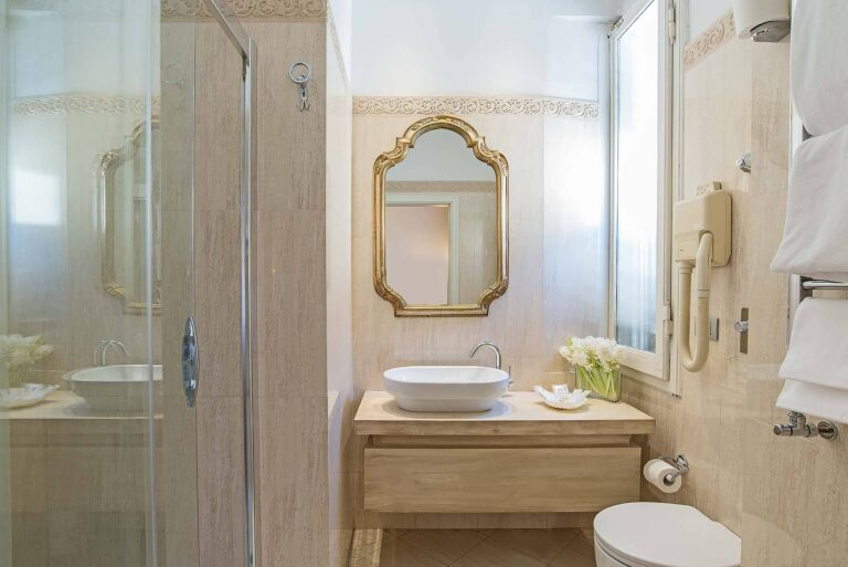 Superior Double Bathroom - Atlantic Palace Florence
