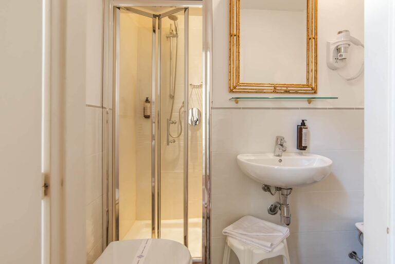Single Room Bathroom - Atlantic Palace Florence