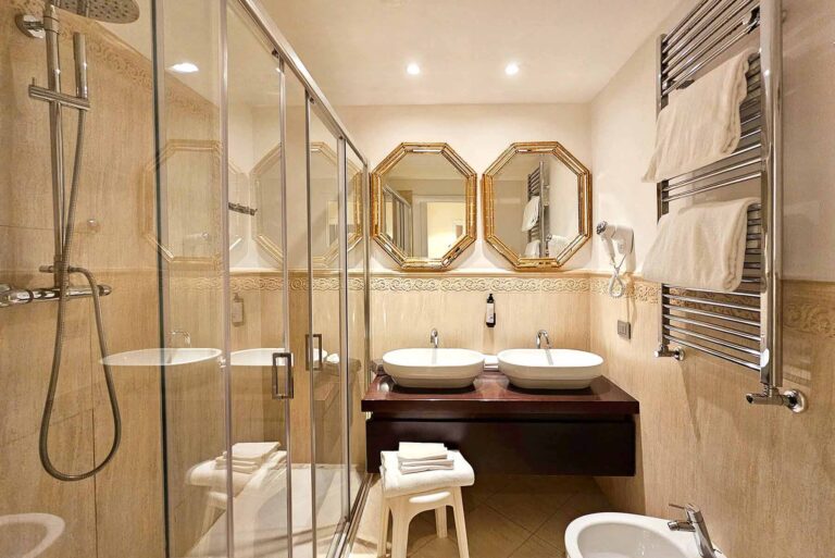 Улучшенный семейный номер с ванной комнатой - Atlantic Palace Флоренция